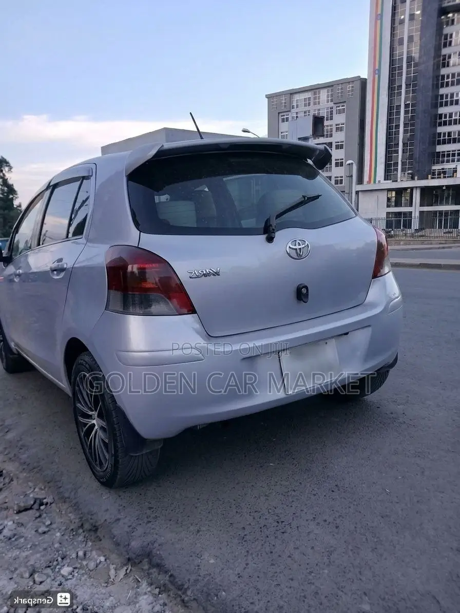 Toyota Yaris 2010 Silver