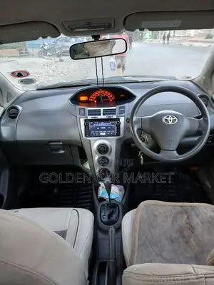 Toyota Yaris 2010 Silver