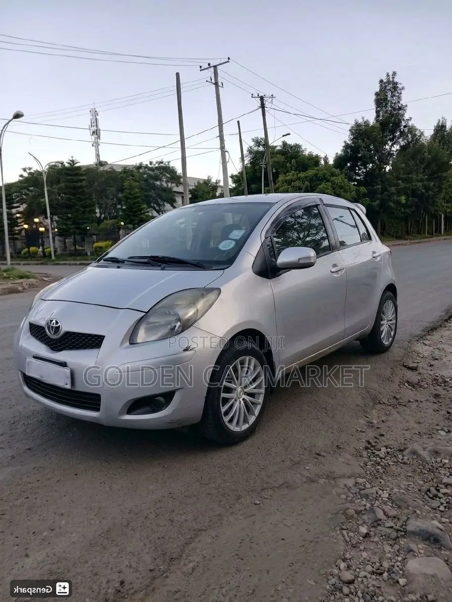 Toyota Yaris 2010 Silver