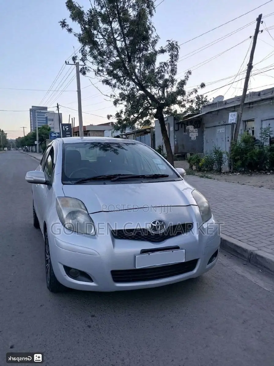 Toyota Yaris 2010 Silver