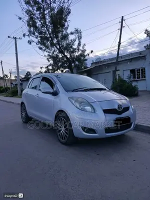 Toyota Yaris 2010 Silver