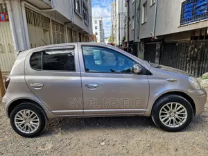 Toyota Vitz 2004 Gray