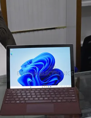 New Laptop Microsoft Surface 8GB Intel Core i5 SSD 128GB