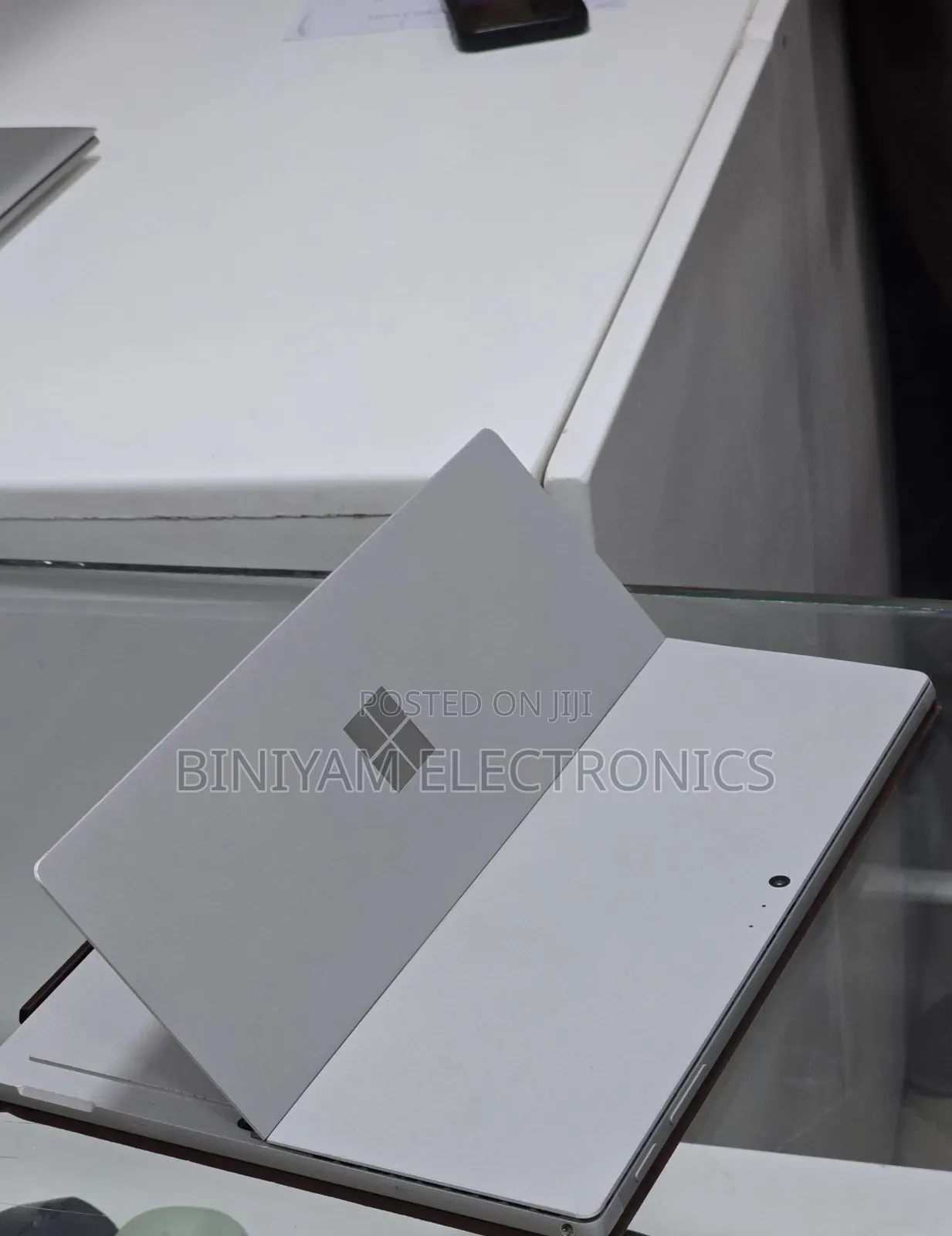 New Laptop Microsoft Surface 8GB Intel Core i5 SSD 128GB