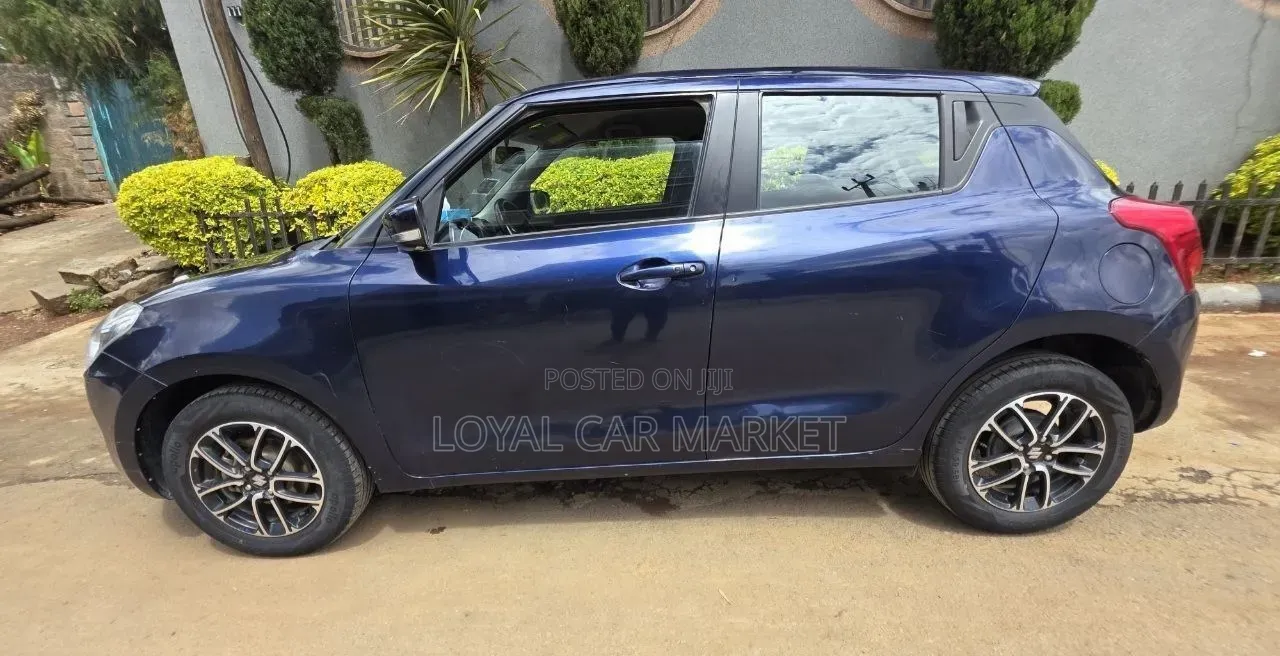 Suzuki Swift 2022 Blue