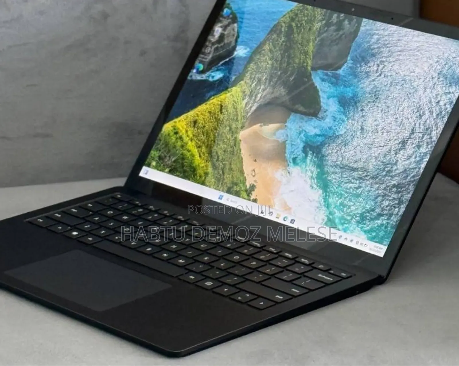 New Laptop Microsoft Surface Laptop 2 8GB Intel Core i5 SSD 256GB