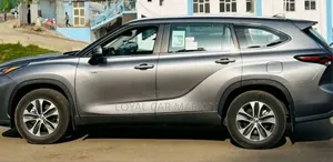 New Toyota Highlander Hybrid 2025 Gray