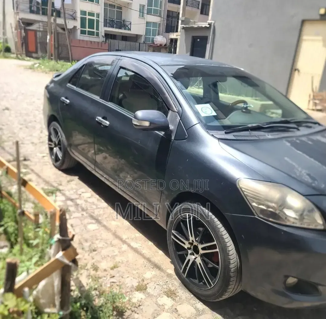Toyota Yaris 2010 Black
