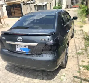 Toyota Yaris 2010 Black