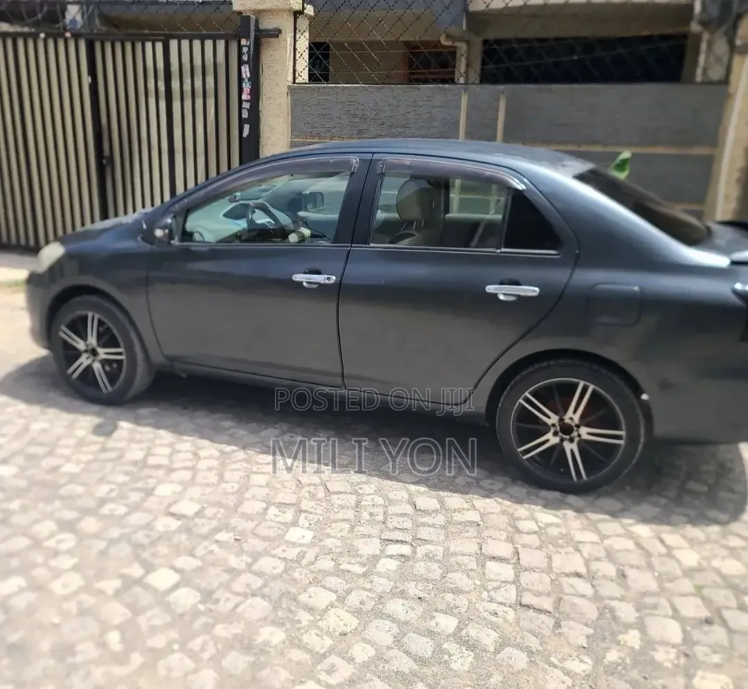 Toyota Yaris 2010 Black