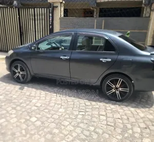 Toyota Yaris 2010 Black