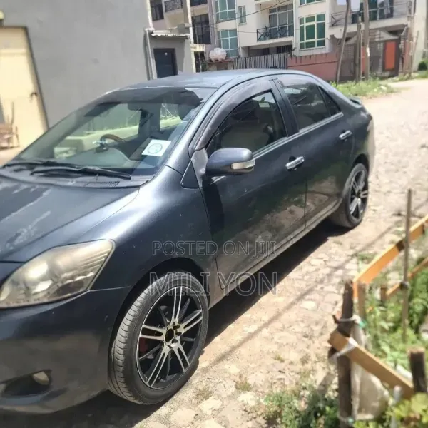 Toyota Yaris 2010 Black