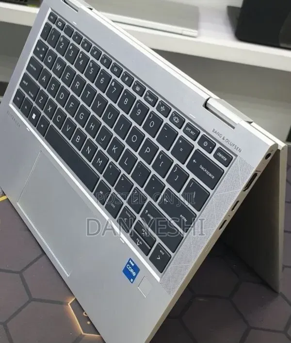 New Laptop HP EliteBook x360 1030 G8 16GB Intel Core i5 SSD 512GB
