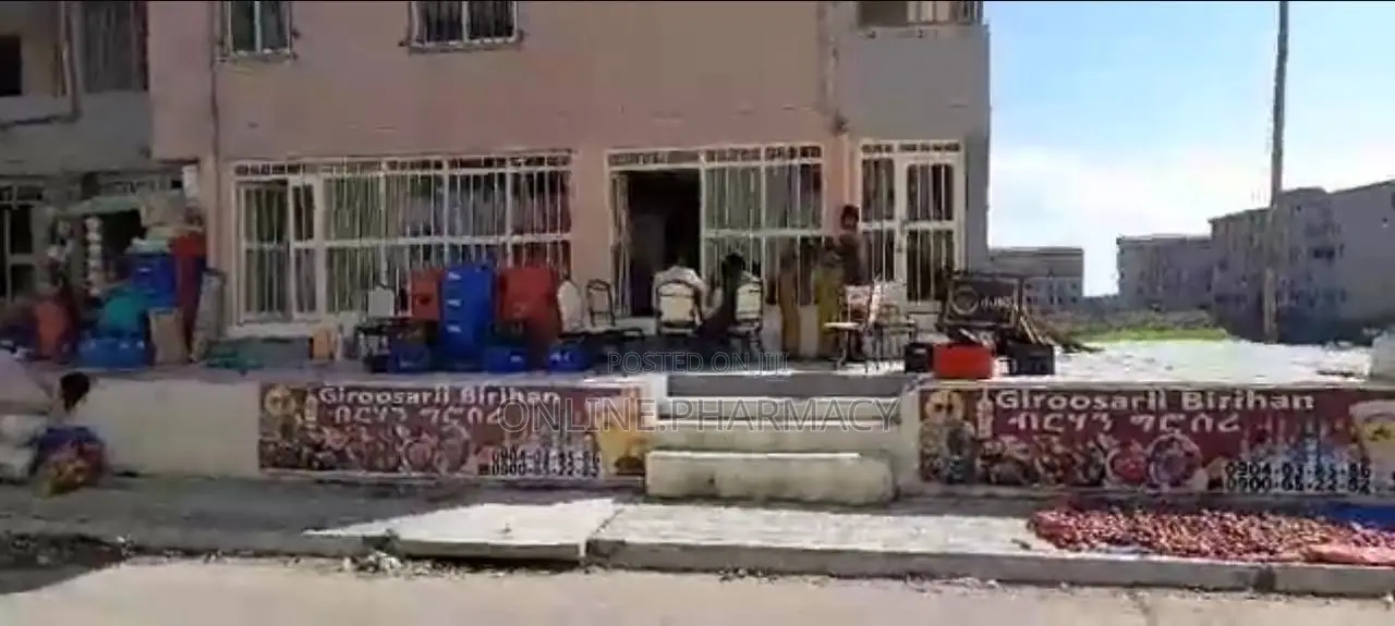 የሚሸጥ ሱቅ ኮዬ ፈጬ 75 SQM