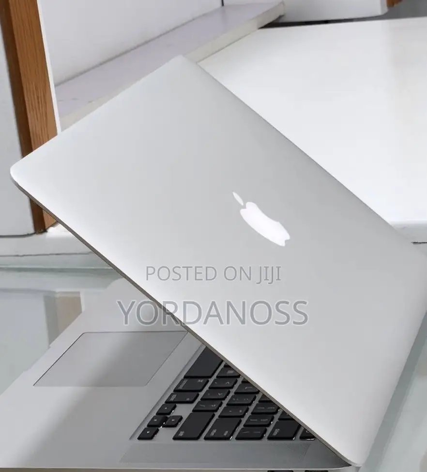 New Laptop Apple MacBook Pro 2015 16GB Intel Core i7 SSD 512GB