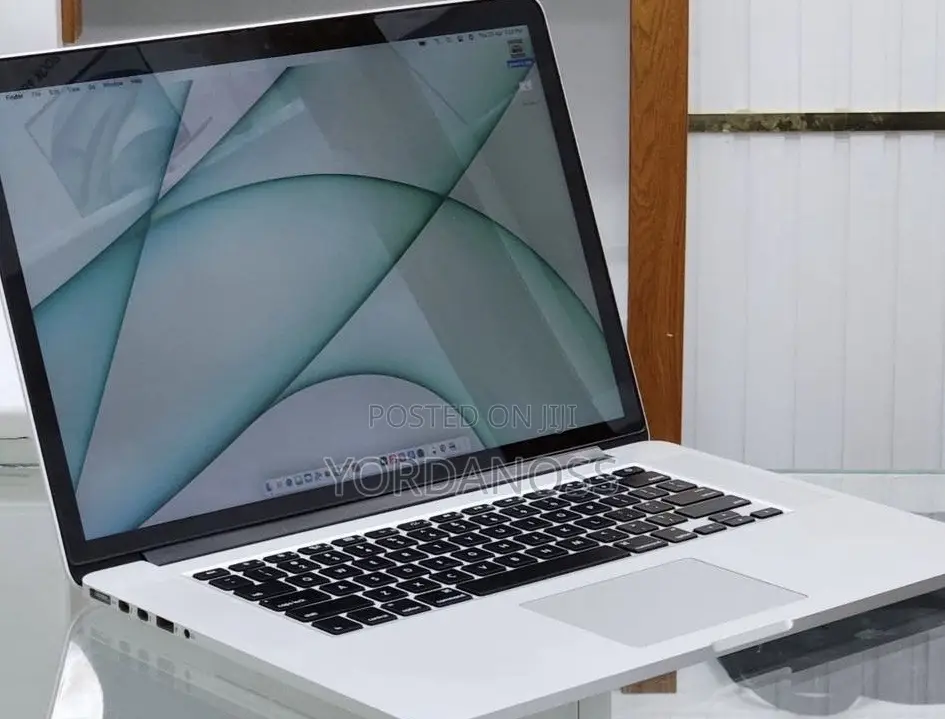 New Laptop Apple MacBook Pro 2015 16GB Intel Core i7 SSD 512GB