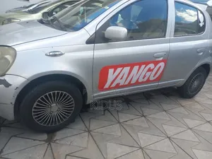 Toyota Vitz 2001 Silver