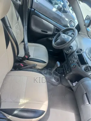 Toyota Vitz 2001 Silver
