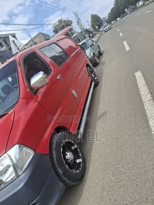 Toyota HiAce 2011 Red