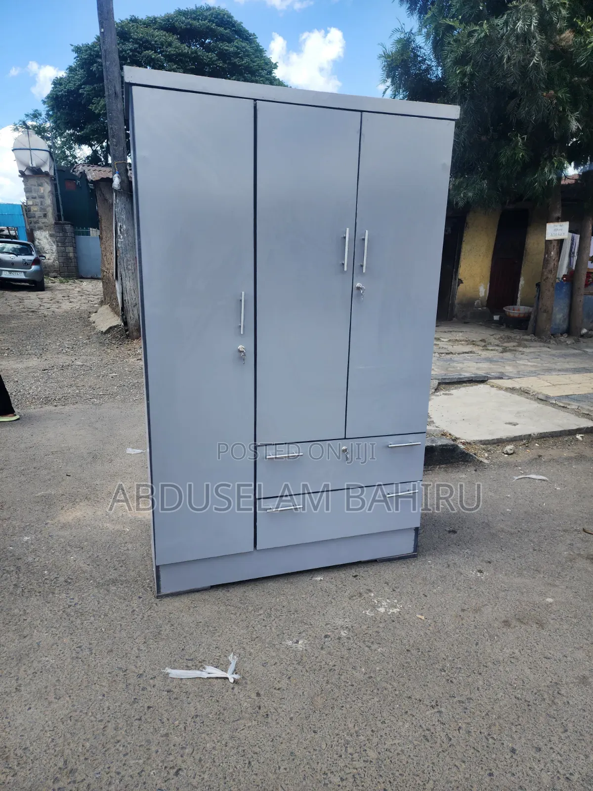 Closet ቁምሳጥን በላምኔት የተሰሩ