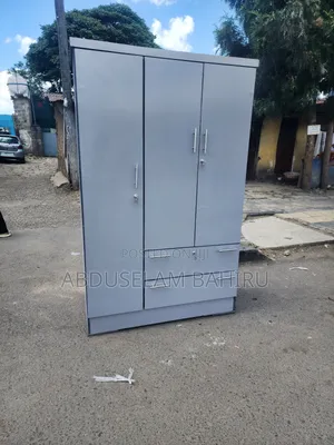 Closet ቁምሳጥን በላምኔት የተሰሩ