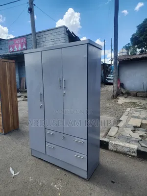 Closet ቁምሳጥን በላምኔት የተሰሩ