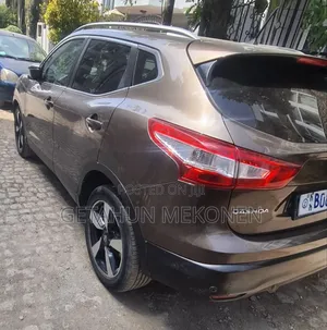 Nissan Qashqai 2016 Gold