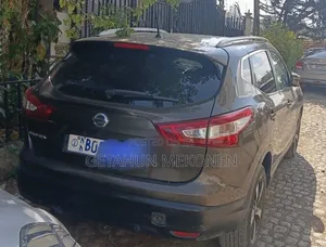 Nissan Qashqai 2016 Gold