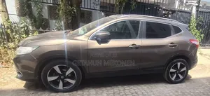 Nissan Qashqai 2016 Gold