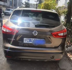 Nissan Qashqai 2016 Gold