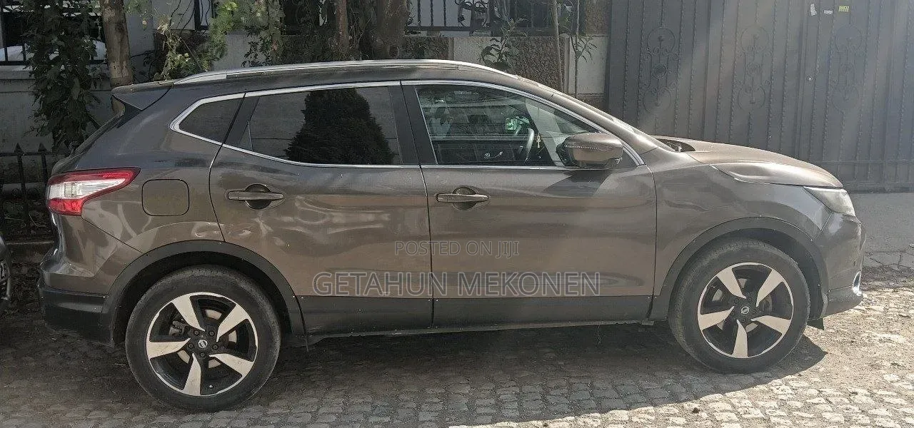 Nissan Qashqai 2016 Gold