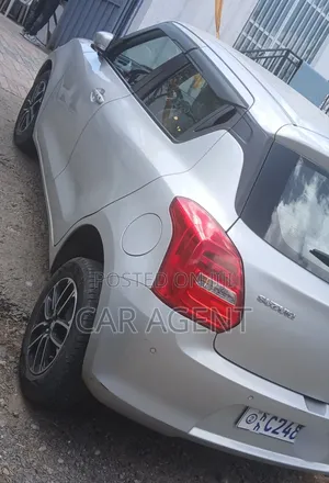 Suzuki Swift 2022 Silver