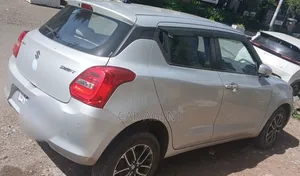 Suzuki Swift 2022 Silver