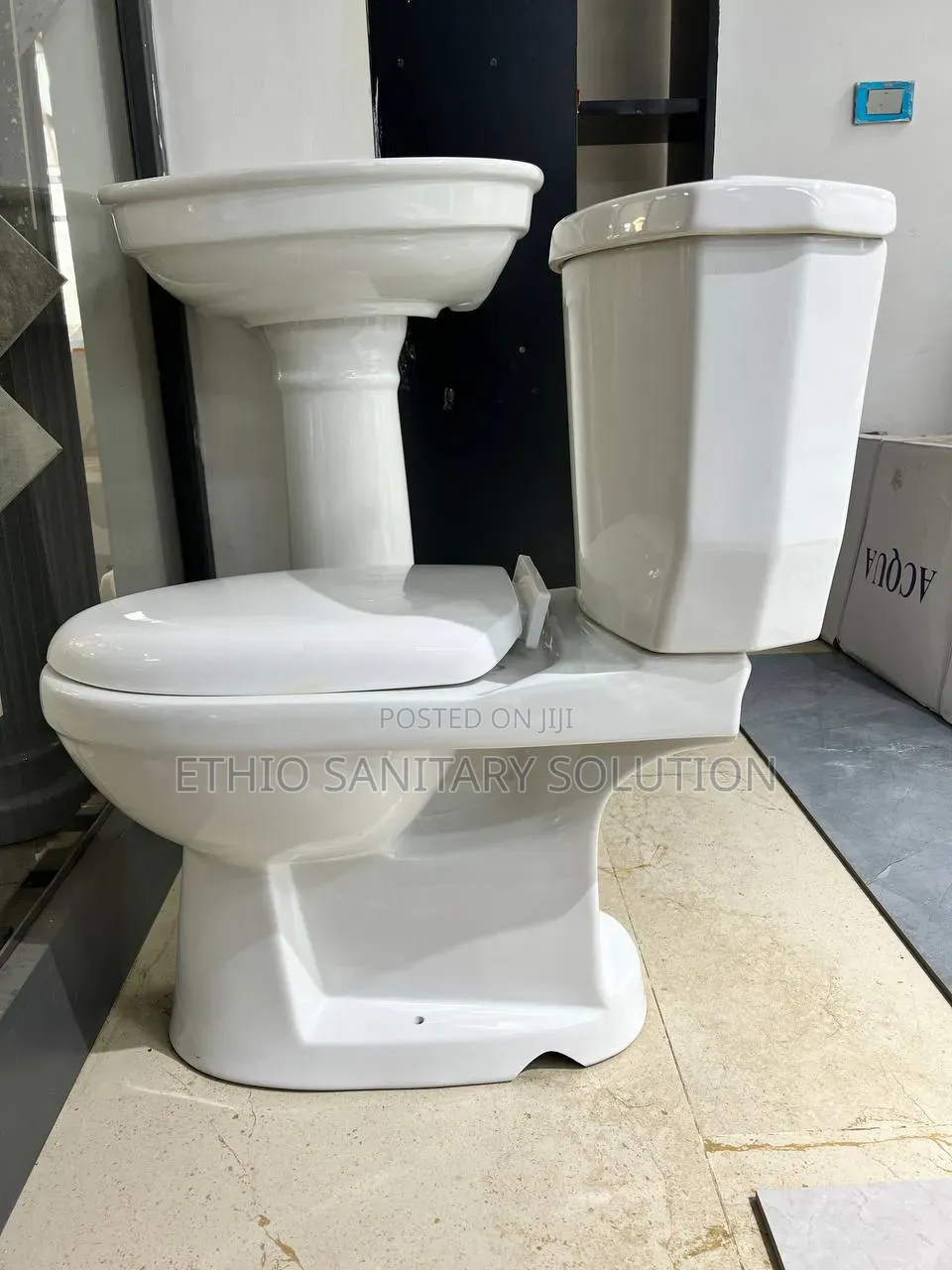 Acqua Toilet Seat With Hand Wash