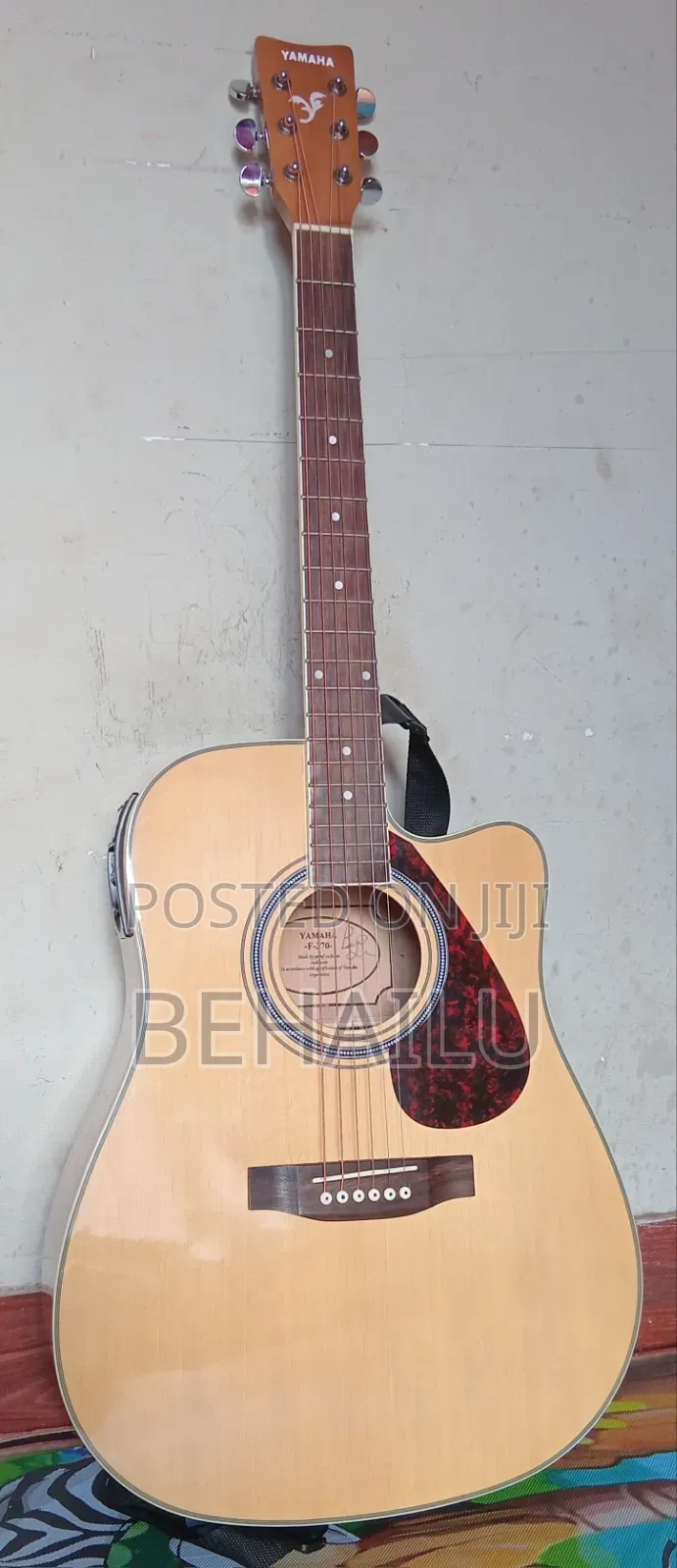 Yamha F370 Acoustic Guitar
