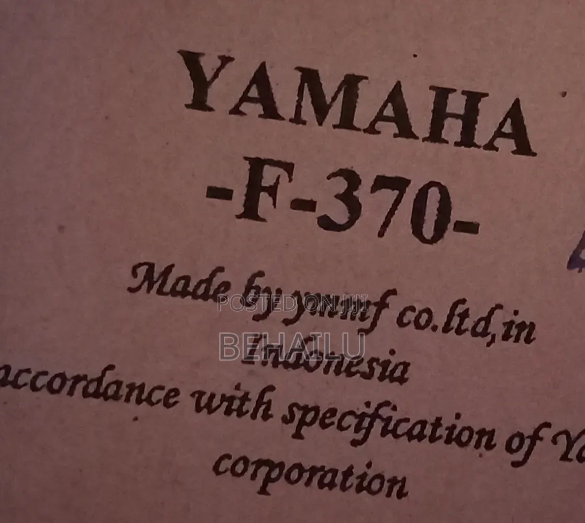 Yamha F370 Acoustic Guitar