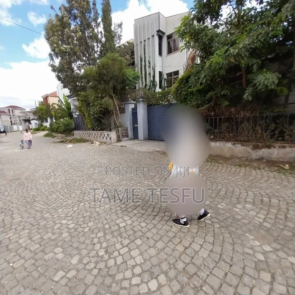 Furnished 6bdrm House in ኤካ ሆስፒታል, Yeka for sale
