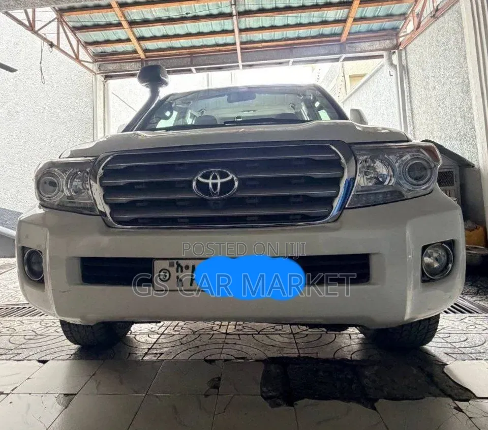 Toyota Land Cruiser 2012 White