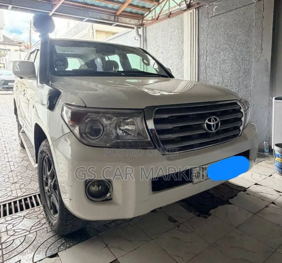 Toyota Land Cruiser 2012 White