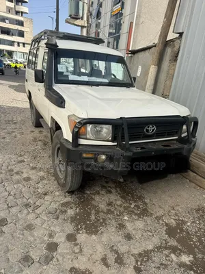 Toyota Land Cruiser 2010 White