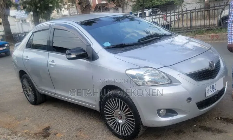 Toyota Yaris 2010 Silver