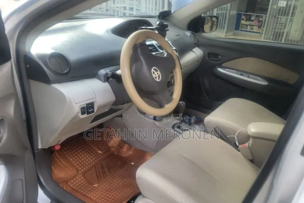 Toyota Yaris 2010 Silver