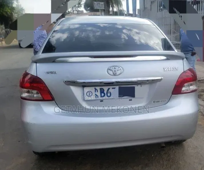 Toyota Yaris 2010 Silver