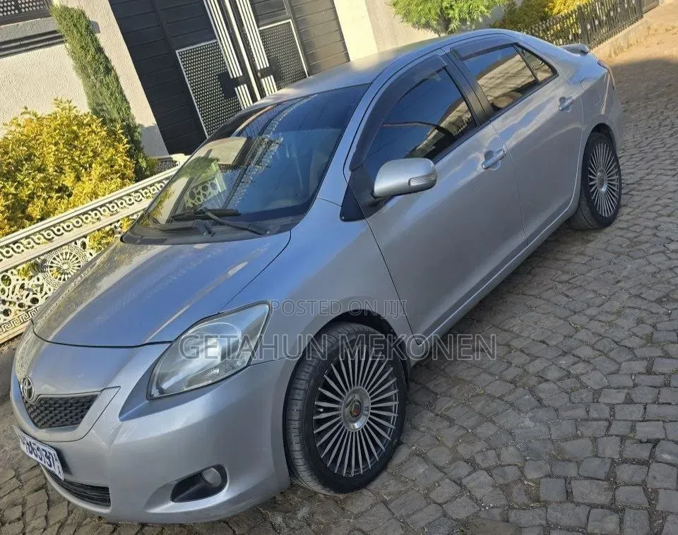 Toyota Yaris 2010 Silver