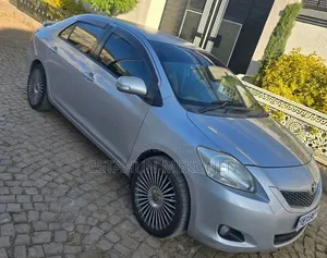Toyota Yaris 2010 Silver