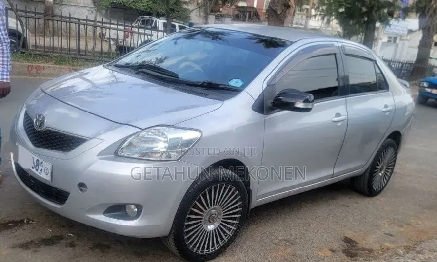 Toyota Yaris 2010 Silver