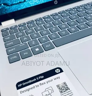 New Laptop HP OmniBook 5 Flip 16GB Intel Core i7 SSD 512GB
