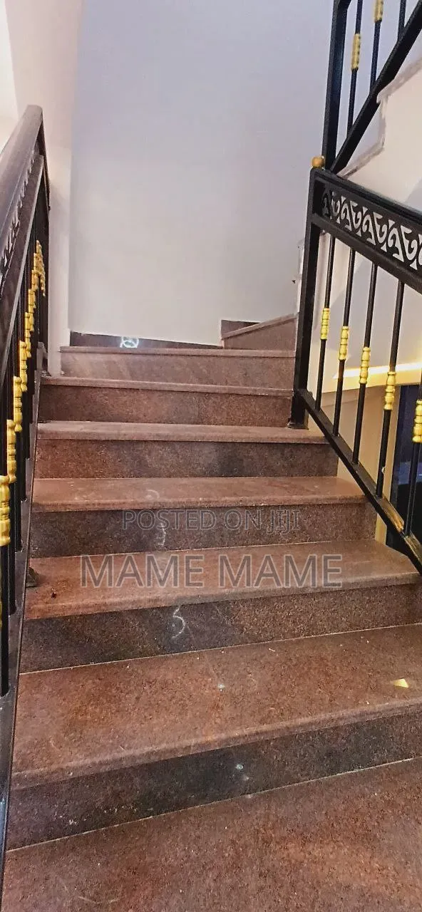 5bdrm House in Addis Abeba, Bole for sale