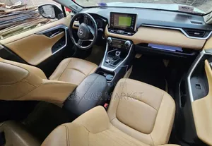Toyota RAV4 2021 White