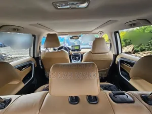Toyota RAV4 2021 White